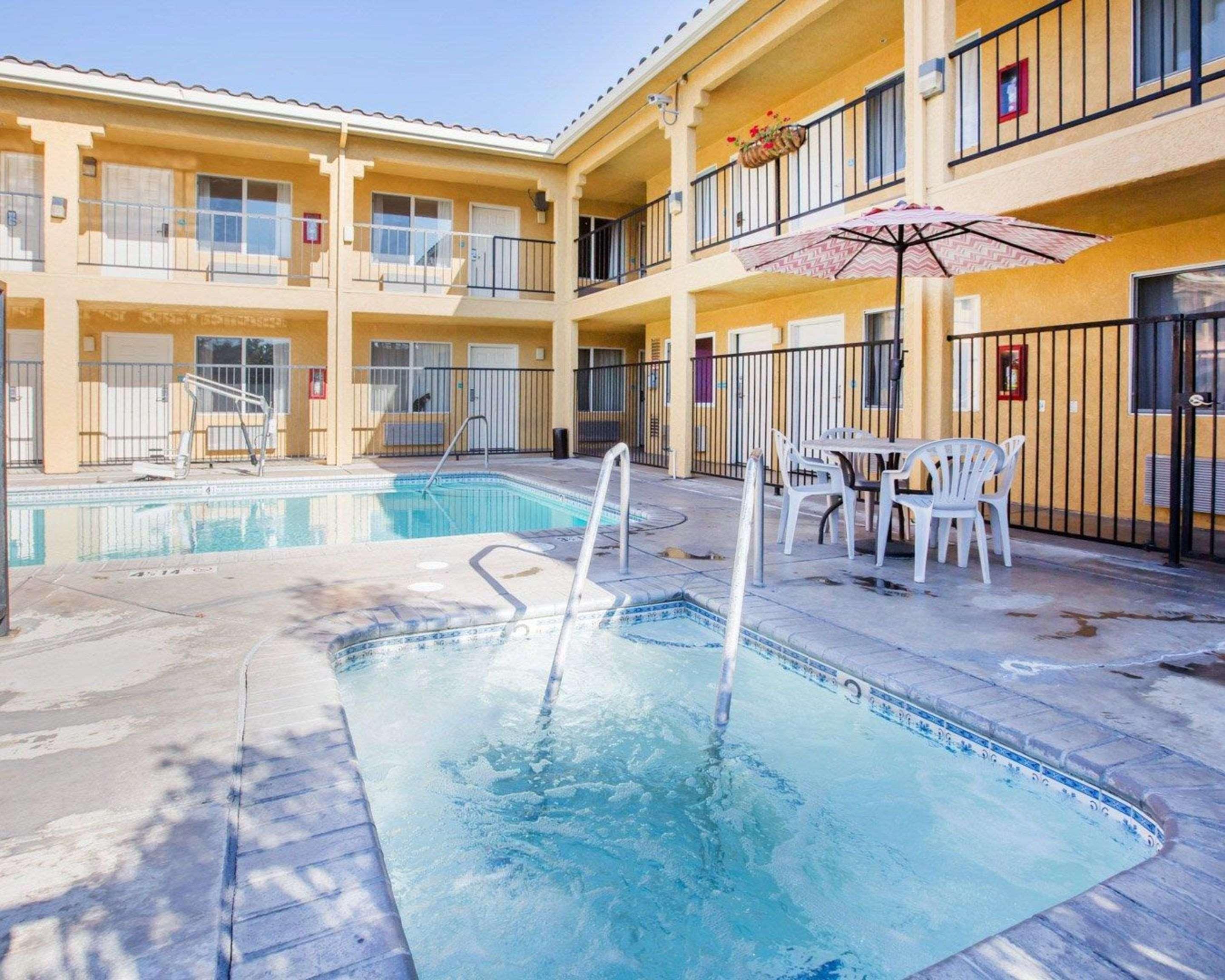 Econo Lodge Inn & Suites Lodi - Wine Country Area Exterior foto